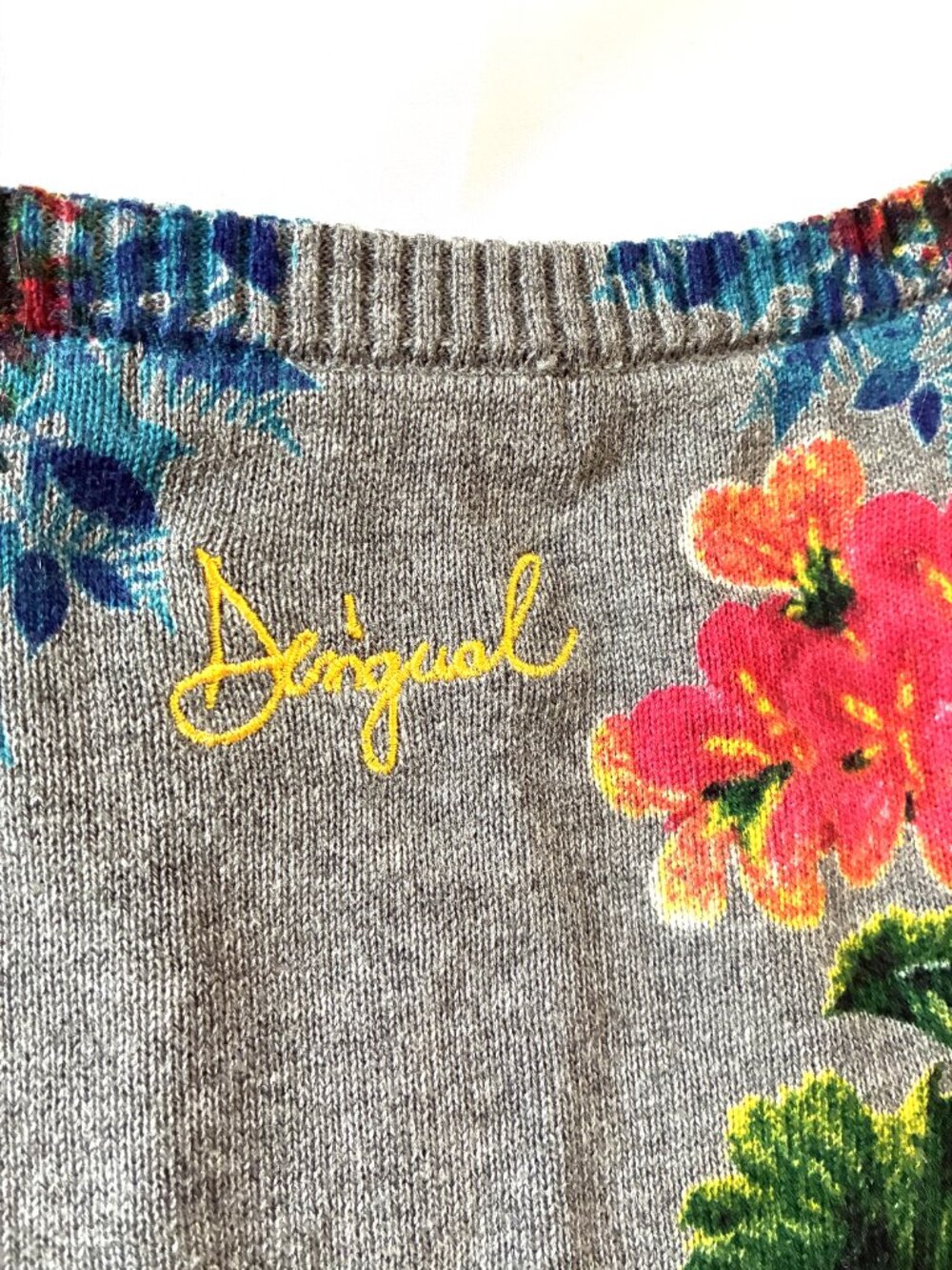 Desigual "Perkins" Floral V-neck Sweater - Picture 4 of 11